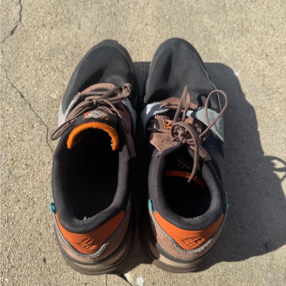 Men's Black and Brown Athletic Shoes🥾
